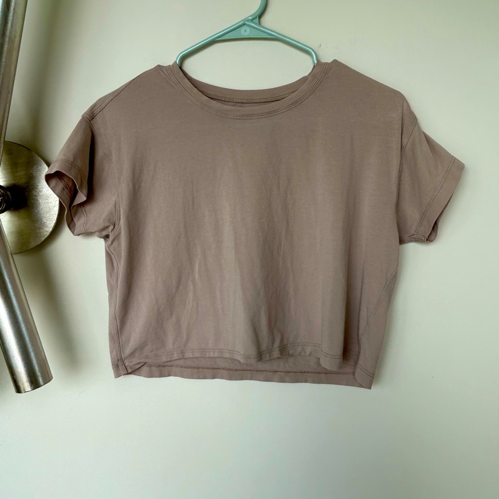 Lululemon cropped T-shirt
